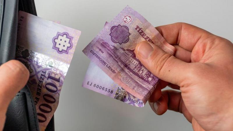 Olvasóink számára ennyi locsolópénz áll rendelkezésre: van olyan, akinek a 20 ezer forint tényleg nem elegendő?