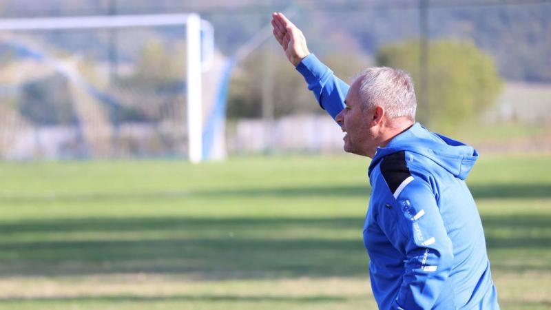 Dombóvári edző a 3-0-s vereség után így fogalmazott: - Olyan naiv hibákat vétettünk, amelyek nem férnek bele a profi sport világába.