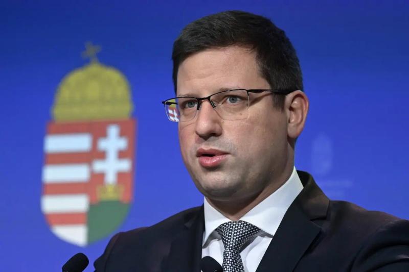 Gulyás Gergely nyilvánosan elismerte, hogy a Fidesz keretein belül kis erőfeszítéssel jelentős jövedelemre lehet szert tenni - számolt be róla az Alfahir.hu.