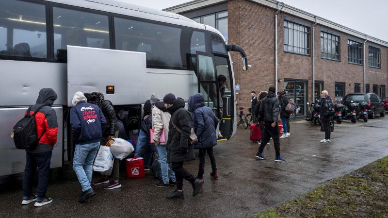 A holland kormány 900 eurós támogatást kínál a szíriai menekülteknek, hogy segítsen nekik hazatérni szülőföldjükre.