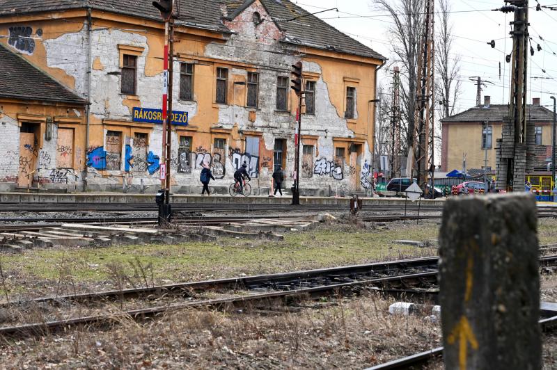 Rákosrendező-gate: A bíróság adásvételi szerződést követel Habonyéktól.