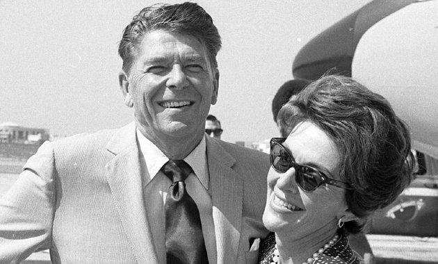 Ronald Reagan pályafutása során, miután a hollywoodi westernfilmek világában tett szert hírnévre, a politika irányába orientálódott.