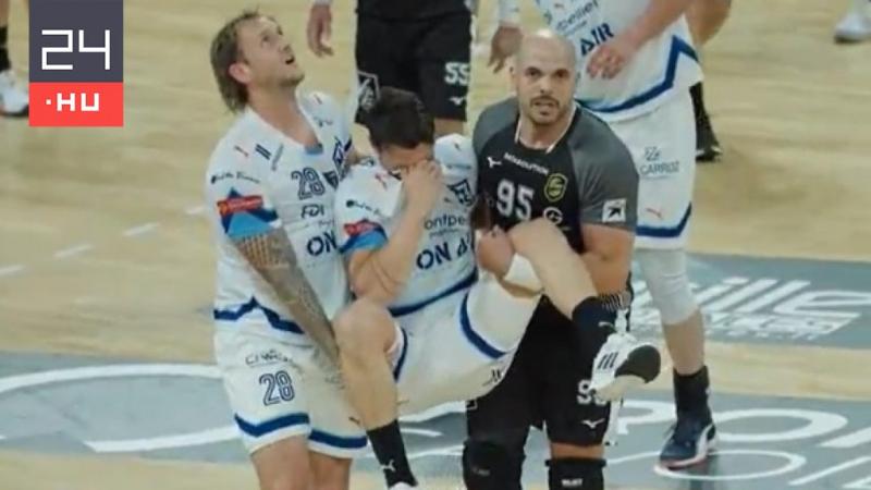 Súlyos sérülés érte a Veszprém jövőbeli kézilabdázóját, akit két társának kellett lehoznia a pályáról.