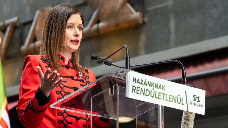 Dúró Dóra döntést hozott, és lemond mentelmi jogáról, miután eljárás indult ellene a plakátügy kapcsán.