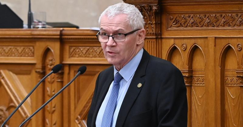 A bizottság meghozta végső döntését: Polt Péter és Hende Csaba alkotmánybírói posztra pályázhatnak.