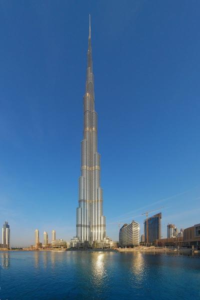 Dubaji ingatlanpiac: a dollármilliomosok áradatban érkeznek

Dubaj, a gazdagság és extravagancia szimbóluma, egyre inkább vonzza a dollármilliomosokat világszerte. Az ingatlanpiac itt virágzik, a luxuslakások és fényűző villák iránti kereslet folyamatosan