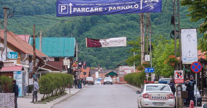 A parajdi családok kitelepítése hivatalosan megkezdődött. A helyi közösség tagjai számára ez a folyamat sok érzelmet és kihívást hoz magával. A kitelepítés célja, hogy új lehetőségeket teremtsenek a családok számára. A döntés hátterében álló okok és a jöv