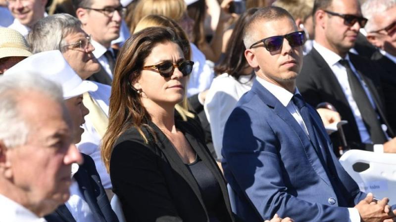 Meglepetés a színtéren: míg korábban milliós fizetésért a kormány intézkedéseit magasztalta, ma Magyar Péter Orbán Viktort éles kritikával illeti.