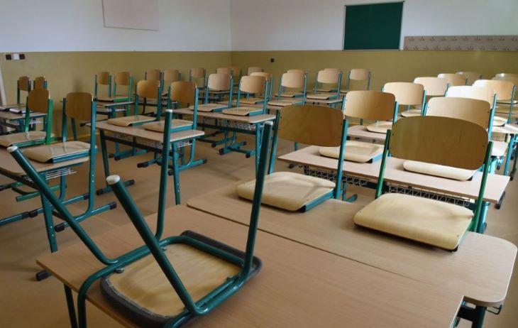 Egy alapiskolás lányhoz szexuális jellegű közeledést tanúsított az osztálytársa, akire a lány korábbi barátja kegyetlen bosszúval reagált.