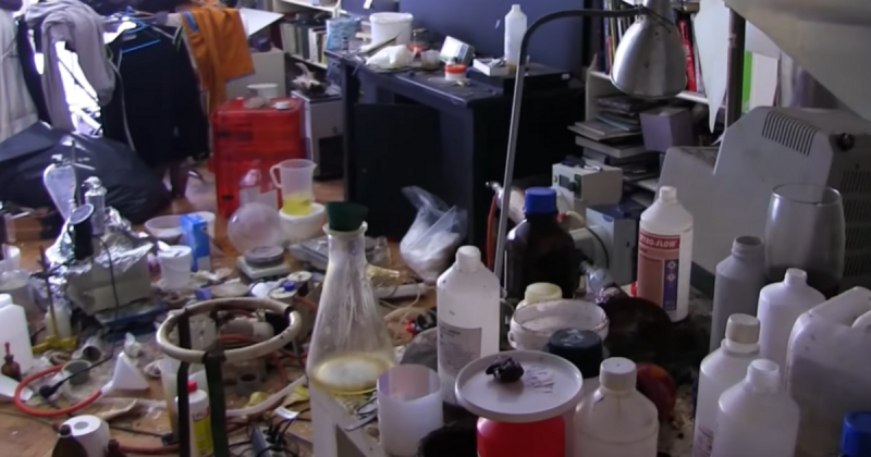 Budapesten, Erzsébetváros szívében egy illegális droglaborra bukkantak a rendőrök, amely a híres sorozat, a Breaking Bad világához hasonlóan működött. A hatóságok akciója során jelentős mennyiségű kábítószert és gyártáshoz szükséges eszközöket foglaltak l