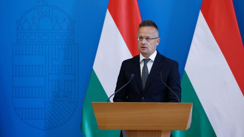 Szijjártó Péter: A rezsicsökkentést támadják, céljuk annak megszüntetése.
