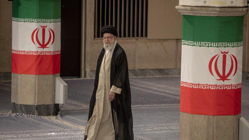 Irán drámai helyzetben van: miért nem adja meg magát az ajatollah?