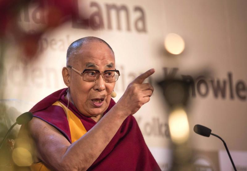 A BBC információi szerint feszültség alakult ki a dalai láma és a kínai kormány között, amely egy komoly leszámolás előzménye lehet.