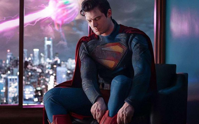 Superman új kalandokkal tér vissza a vászonra, és ezúttal friss nézőpontból mutatkozik be. A klasszikus hős új kihívások elé néz, miközben a modern világ problémáival is meg kell küzdenie. A film nem csupán akciót ígér, hanem mélyebb érzelmeket és karakte
