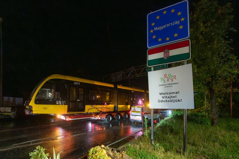 Budapest új villamosai kizárólag a spájz titkos világában közlekedhetnek.