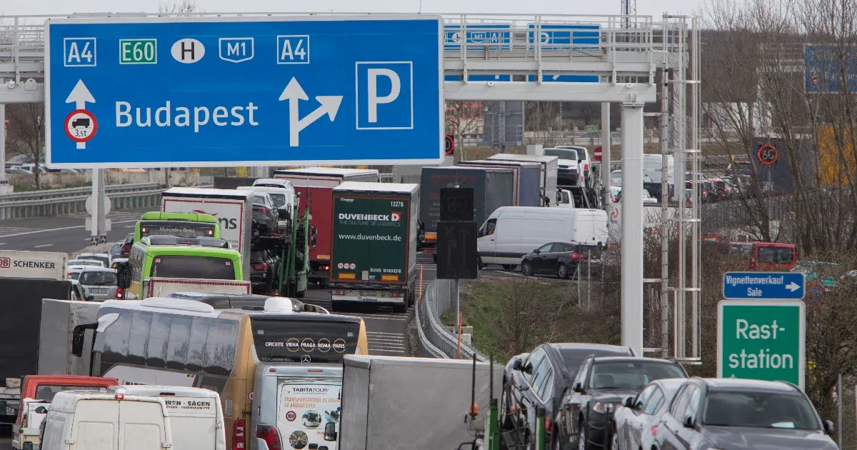 Azt javaslom, hogy az ingázóknak érdemes lenne hazajönniük fél évre, hogy az Otthon Starthoz csatlakozhassanak. Elképzelhető, hogy még van lehetőség a kiskapuk kihasználására is.