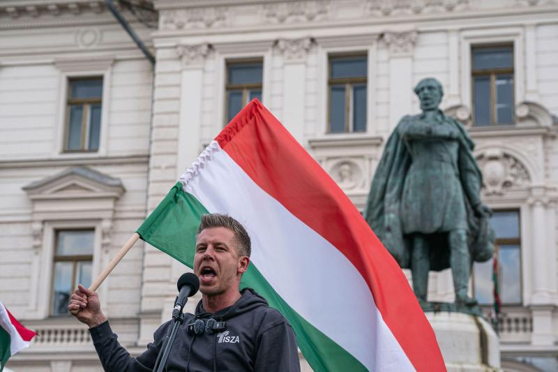 A közelmúltban egy megdöbbentő felvétel került napvilágra Magyar Péter munkatársáról, amely újabb botrányt robbantott ki és egy újabb nevet hozott a köztudatba a lejáratás terén.