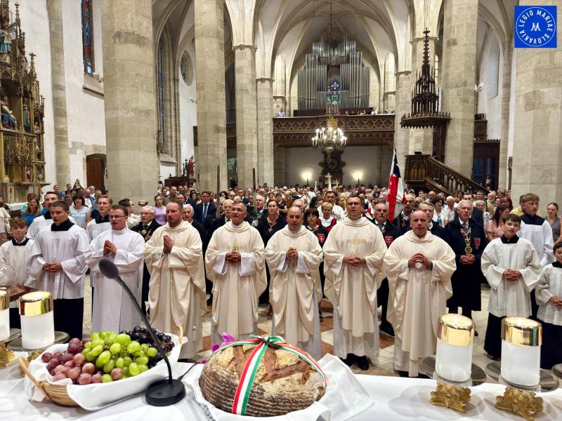 Szent István király szentévi ünnepe Pozsonyban egyedülálló esemény, amely nem csupán a történelem, hanem a kultúra és a közösség ünnepléséről is szól. A város szívében rendezett programok során a látogatók megismerkedhetnek a magyar államalapítás hagyomán