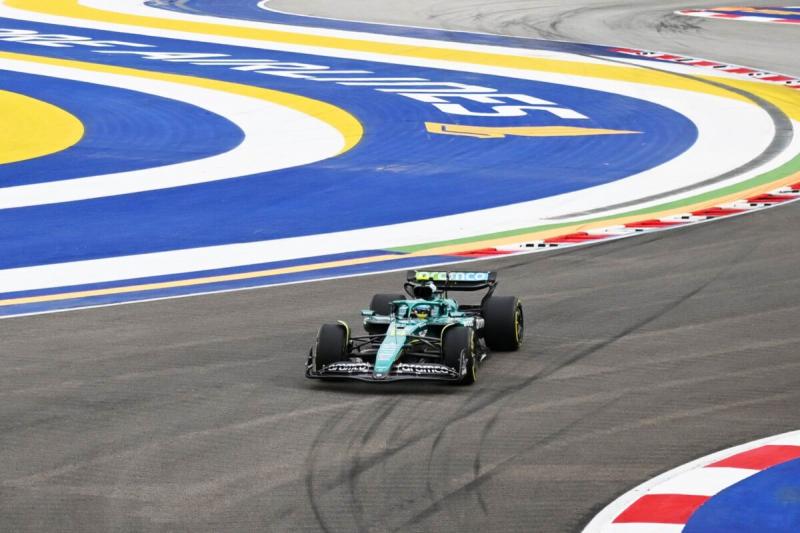 A bölcs öreg róka Szingapúr forgatagában szinte villámgyorsan szeli át az utcákat.