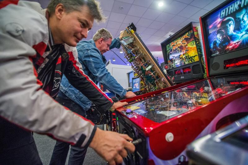 Októberben Budapest ad otthont egy izgalmas eseménynek, ahol közel kétszáz flipperrajongó méri össze tudását a nemzetközi flipperbajnokság keretein belül.