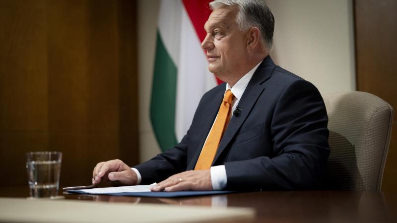 Orbán Viktor: Az ukránok már a zsebünkben lévő okostelefonokban is jelen vannak.