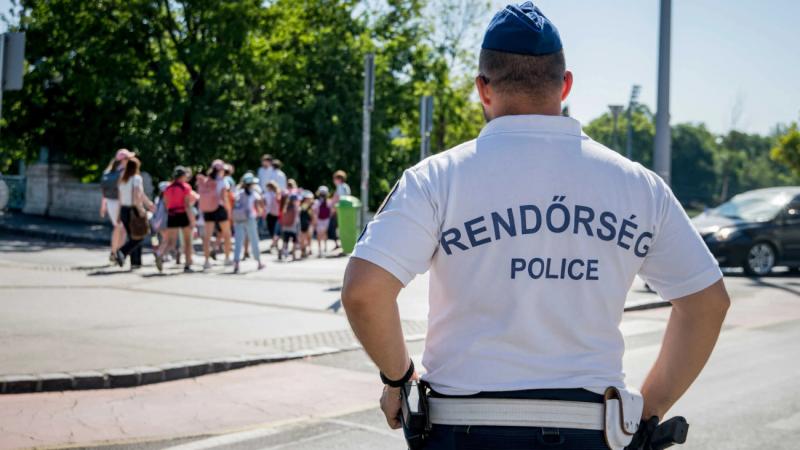 Rejtélyes halálesetek Magyarországon: a rendőrség végre megszólalt

A közelmúltban felkavarta a közvéleményt néhány rejtélyes haláleset, amelyek szokatlan körülmények között történtek hazánk különböző pontjain. A csendes településeken is riadalmat keltett