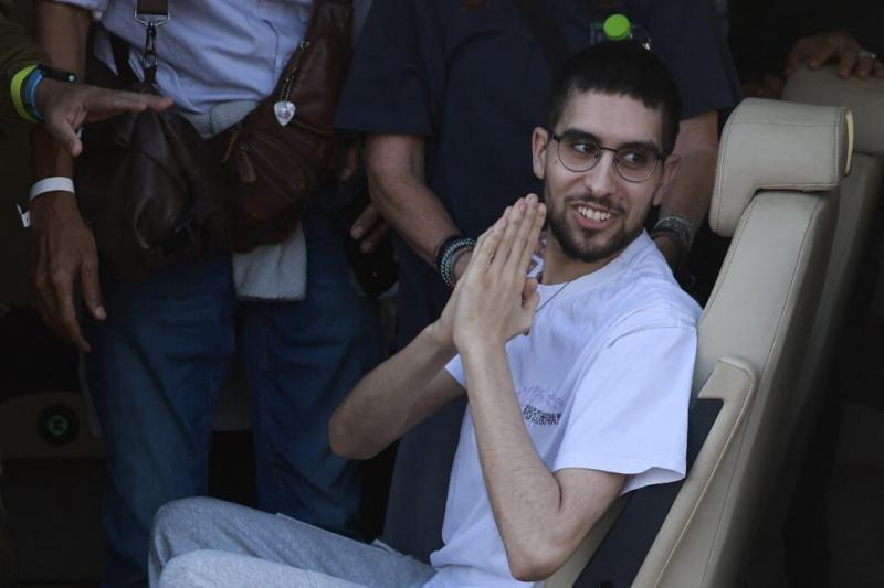 A Hamász fegyveresei brutálisan megkínozták, és arra kényszerítették, hogy saját sírját ássa meg, de most végre hazatérhetett az egyik utolsóként szabadon bocsátott izraeli túsz.