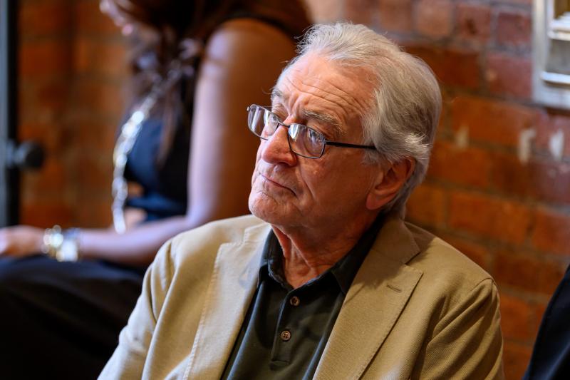 Öt személyt állítottak bíróság elé Robert De Niro unokájának tragikus halála kapcsán | szmo.hu