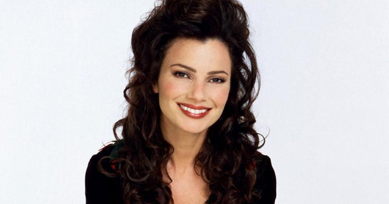 A dadus ikonikus színésznője, Fran Drescher, 66 évesen is lenyűgöző formában tündököl. Az évek múlásával sem veszített el semmit varázsából, és továbbra is inspiráló példája a korosodás eleganciájának.