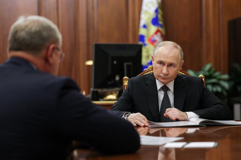 Vlagyimir Putyin havi jövedelme olyan magas, hogy szinte elképzelhetetlen, hogyan lehetne azt elköltögetni.